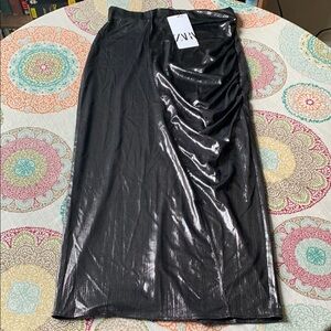 NWT Zara Black Ruched Pencil Midi Skirt (Slight Imperfection Noted) M